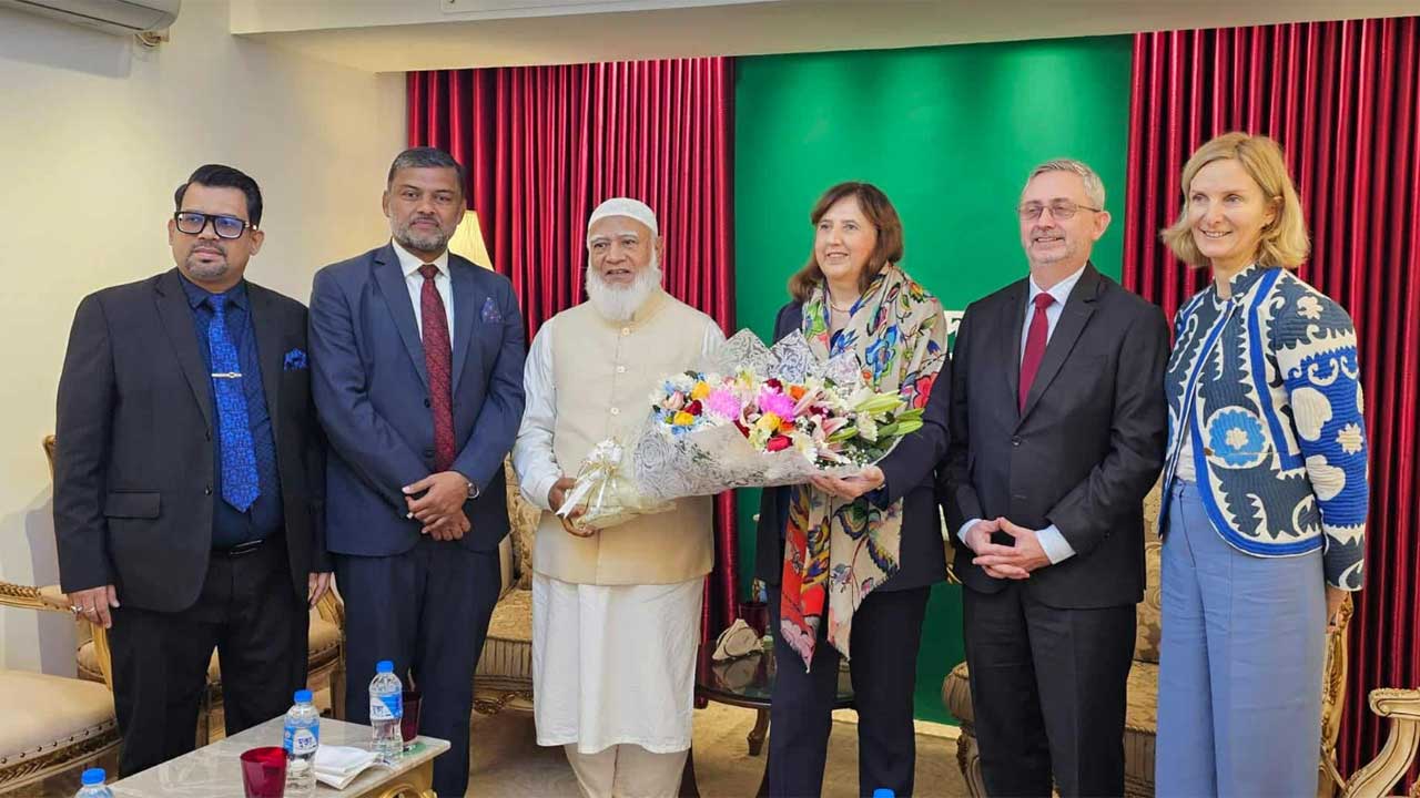 জামায়াত আমিরের সঙ্গে ইইউ-এর উচ্চ পর্যায়ের প্রতিনিধি দলের সৌজন্য সাক্ষাৎ